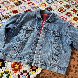 Vintage Levi's Jean Jacket! Lined in Red Plaid Large Men's